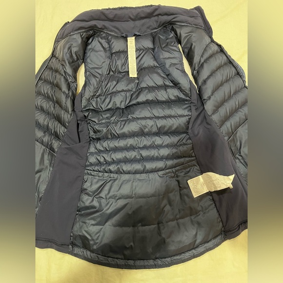 Lululemon Down for a Run Inkwell Navy vest. 800 filled power goose down. Size 8 - Picture 4 of 5